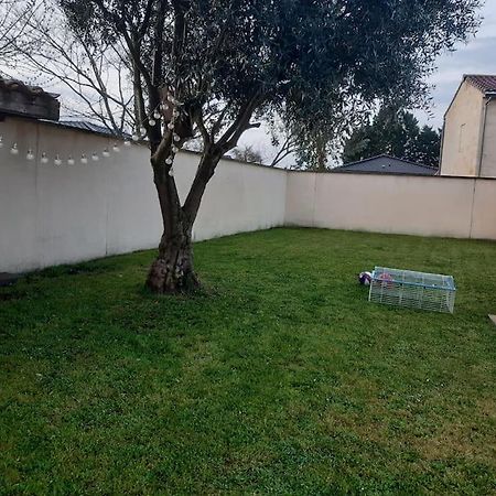 Le Petit Nid Villa Saint-Loubès Екстериор снимка